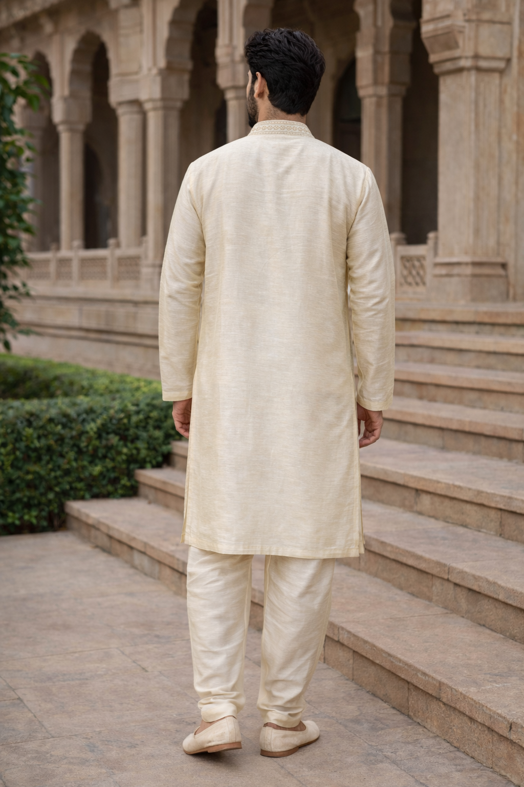 Elegant Ivory Kurta Pyjama Set with Subtle Embroidery